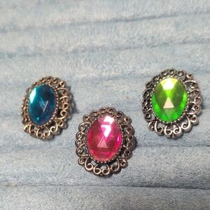 Vintage-Inspired Oval Gemstone Brooch — Pink, Blue, and Green Options